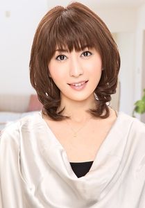 デコルテ・カール