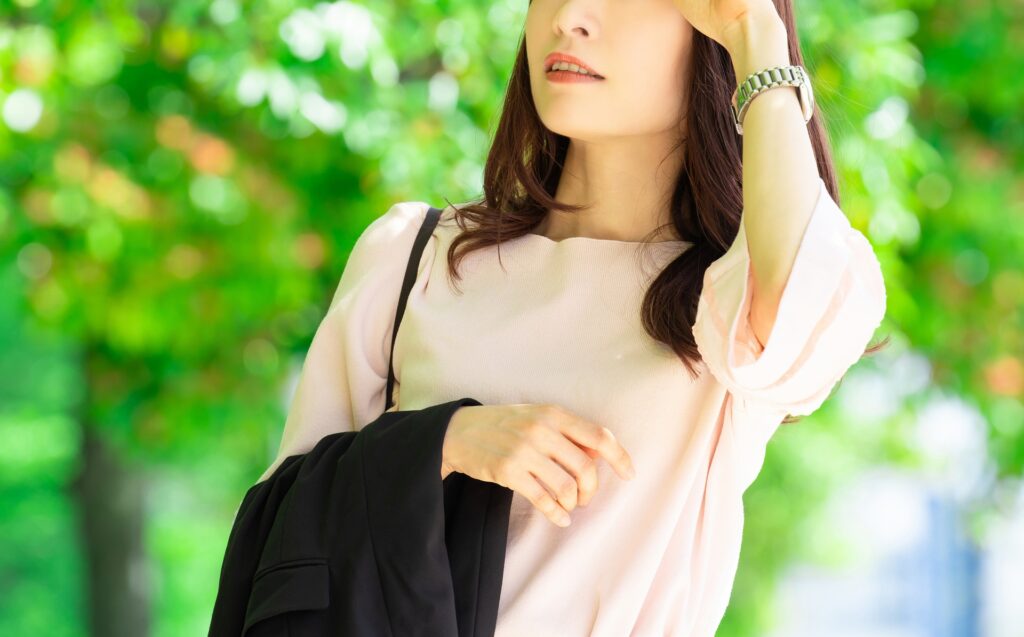 医療用ウィッグの「蒸れ」が気になる方へ〜暑い季節や長時間の着用も、工夫次第で快適に〜
